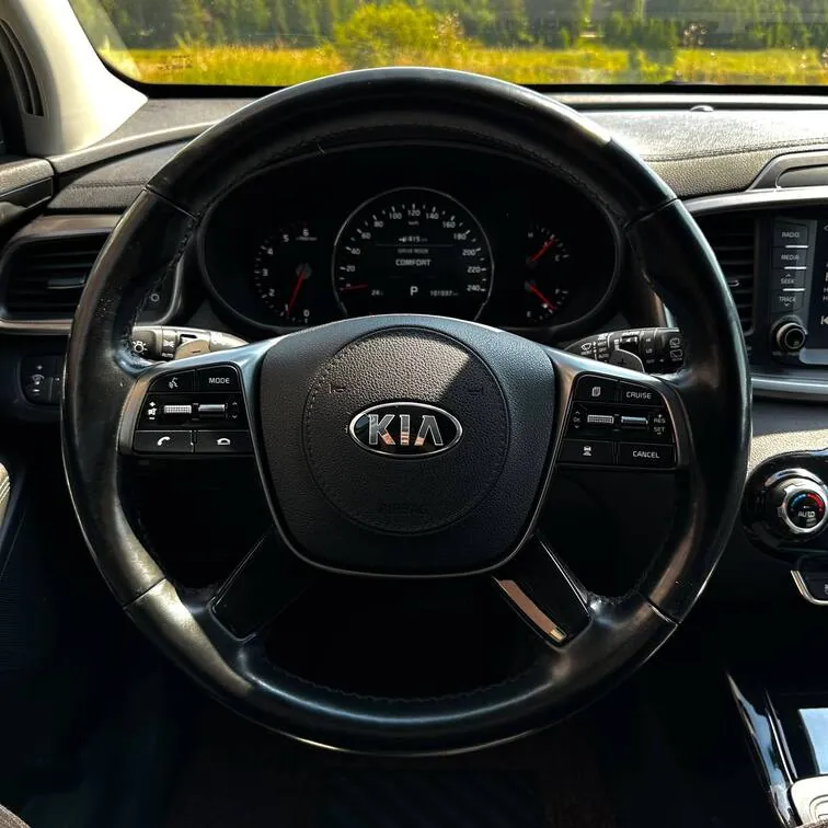 Kia Sorento — фото 12