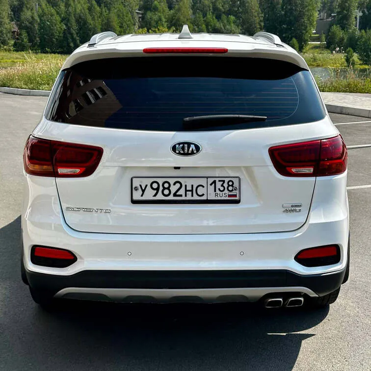 Kia Sorento — фото 7